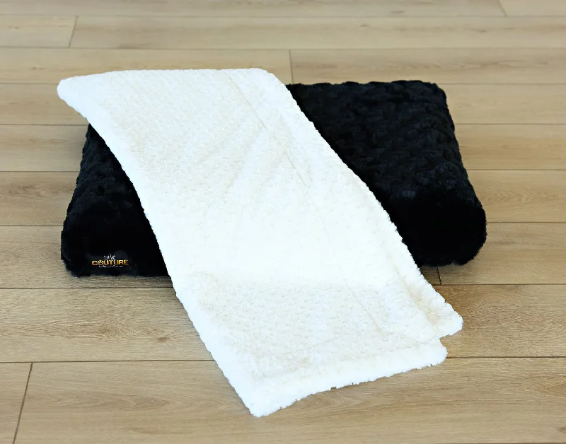 - Winter warm clothes for short-haired dogsCream Honeycomb Pet Blanket